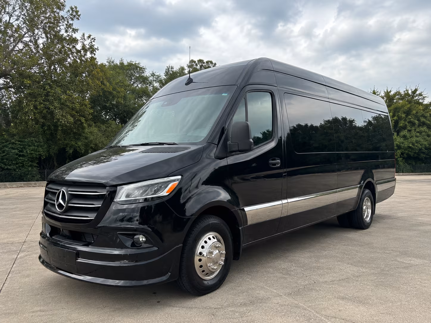 San Jose Airport Shuttle & Transportation party bus exterior